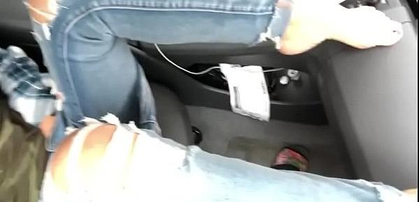  Asa Akira masturbandose en un auto